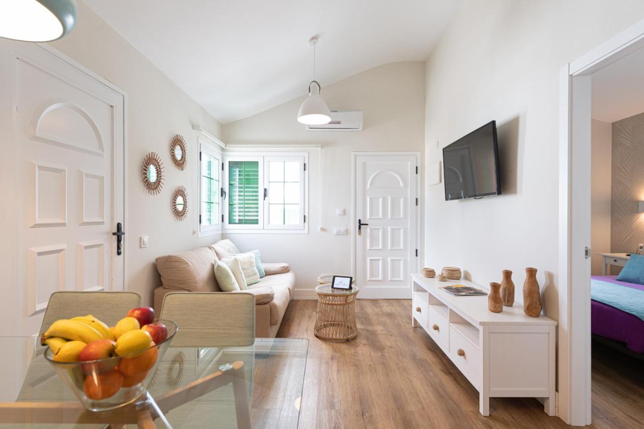 Homeforguest Modern And New Beachfront Apartment Ла-Олива Экстерьер фото