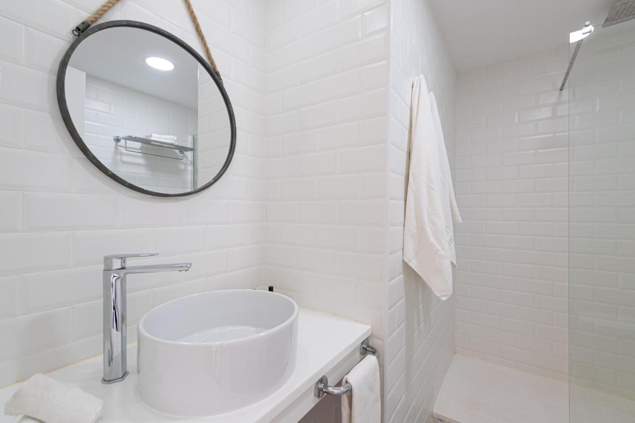 Homeforguest Modern And New Beachfront Apartment Ла-Олива Экстерьер фото