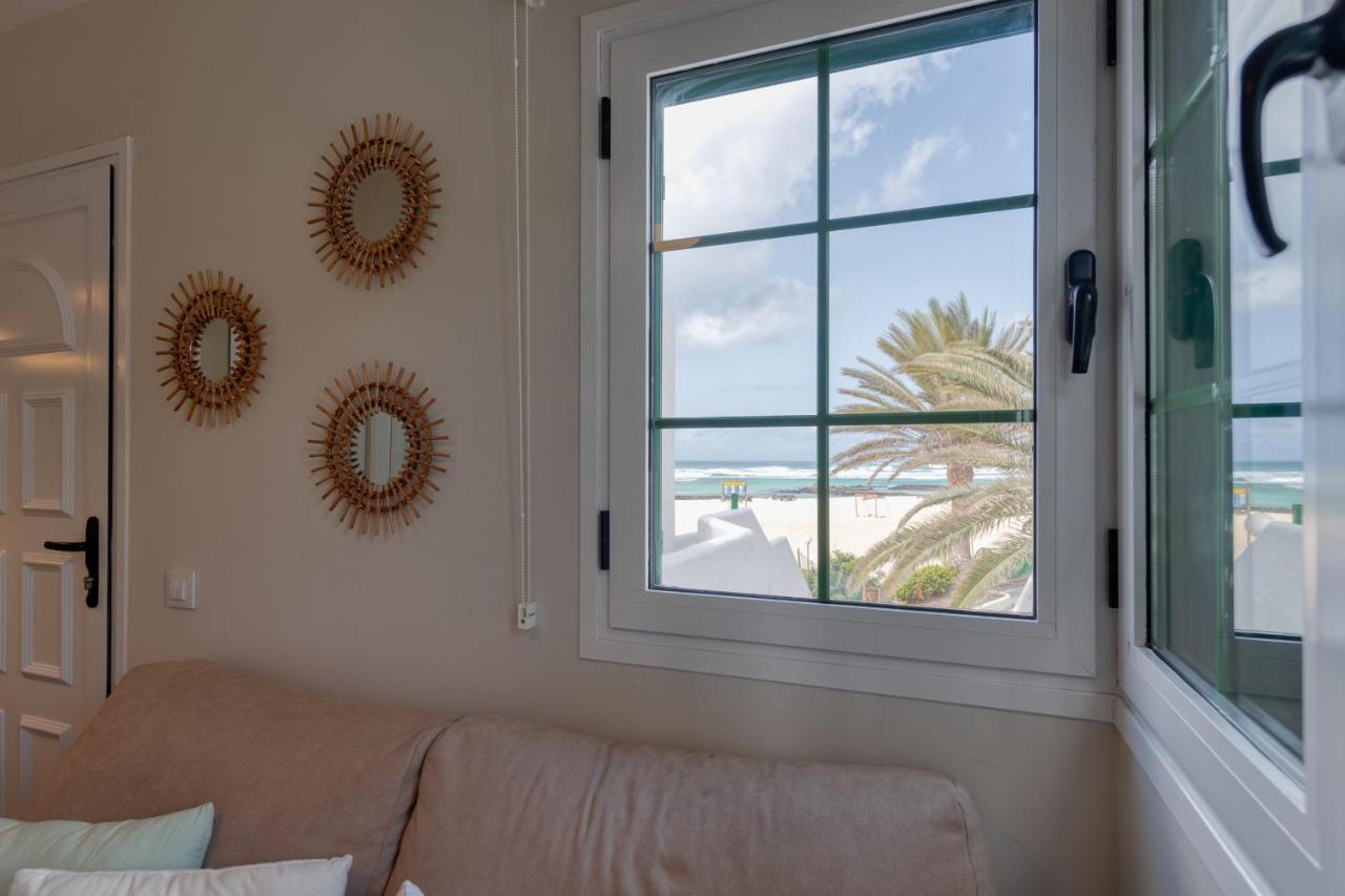 Homeforguest Modern And New Beachfront Apartment Ла-Олива Экстерьер фото