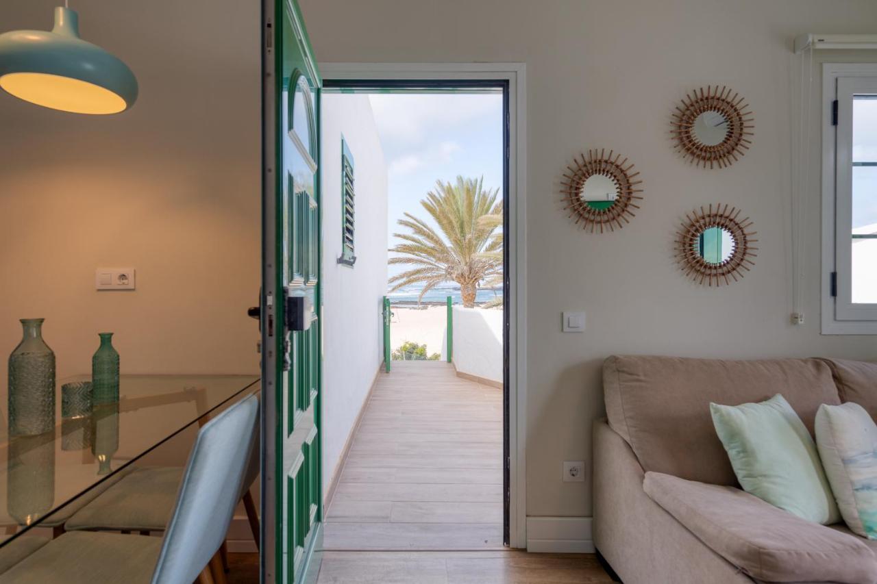 Homeforguest Modern And New Beachfront Apartment Ла-Олива Экстерьер фото