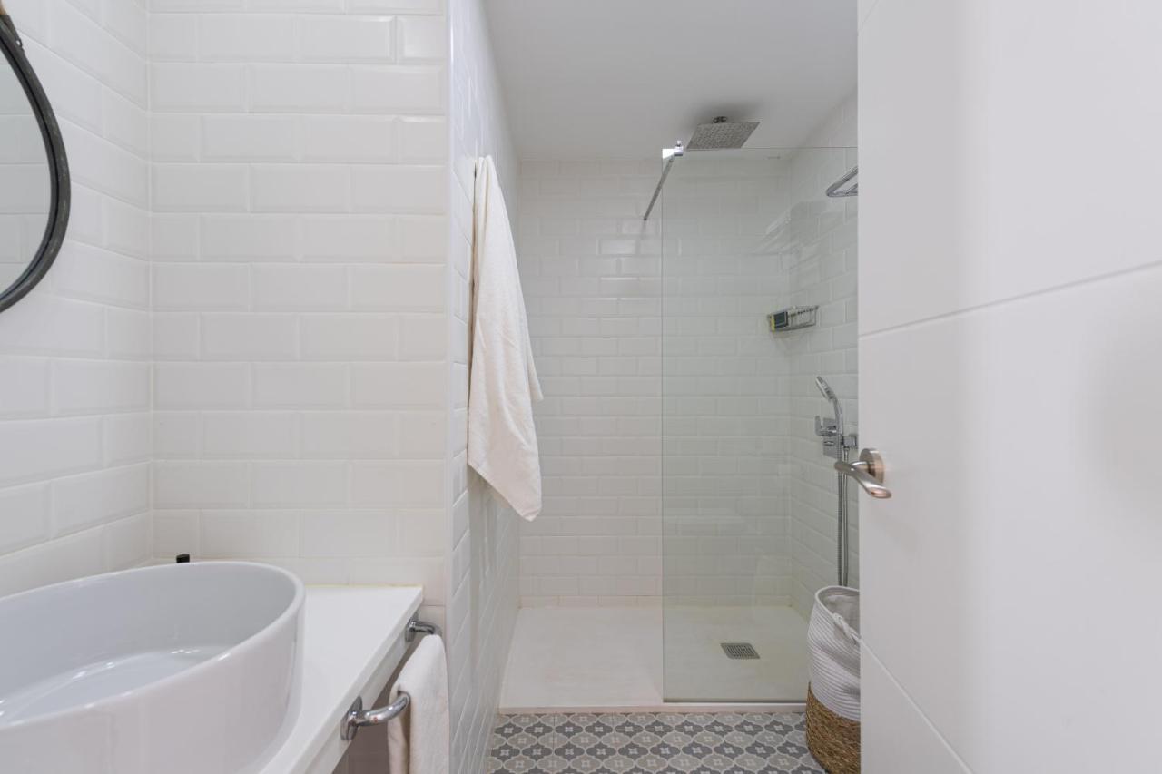 Homeforguest Modern And New Beachfront Apartment Ла-Олива Экстерьер фото