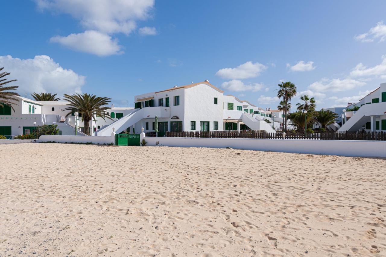 Homeforguest Modern And New Beachfront Apartment Ла-Олива Экстерьер фото